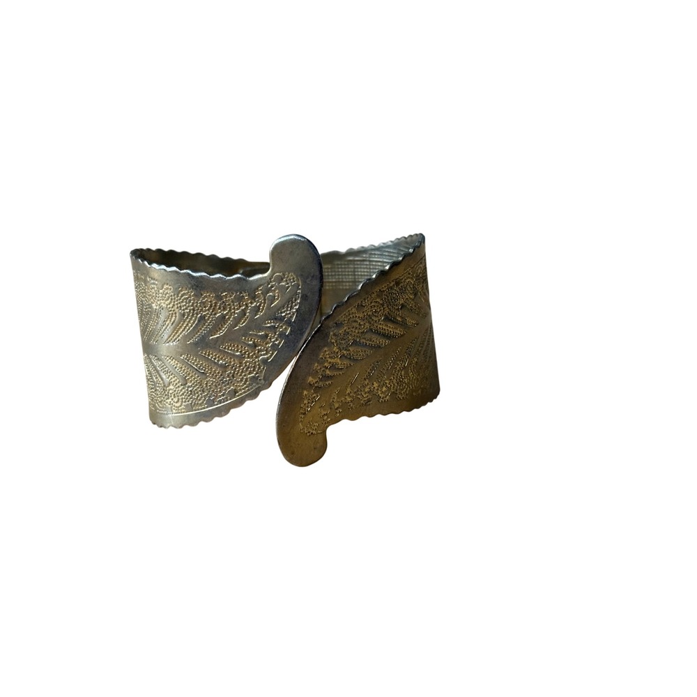 1970s Vintage Leaf Cuff Hinge clamper Bracelet gold‎ & silver tone etched design